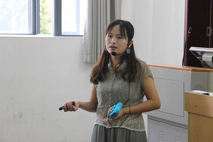 5B308覃杰授課