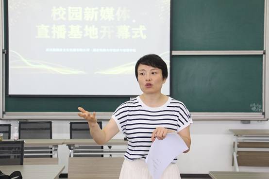 李紅翠發(fā)表講話