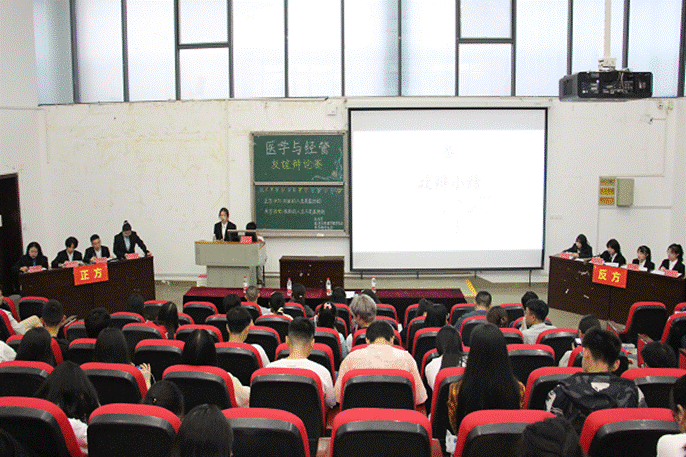 辯論賽現(xiàn)場(chǎng)熊海婷